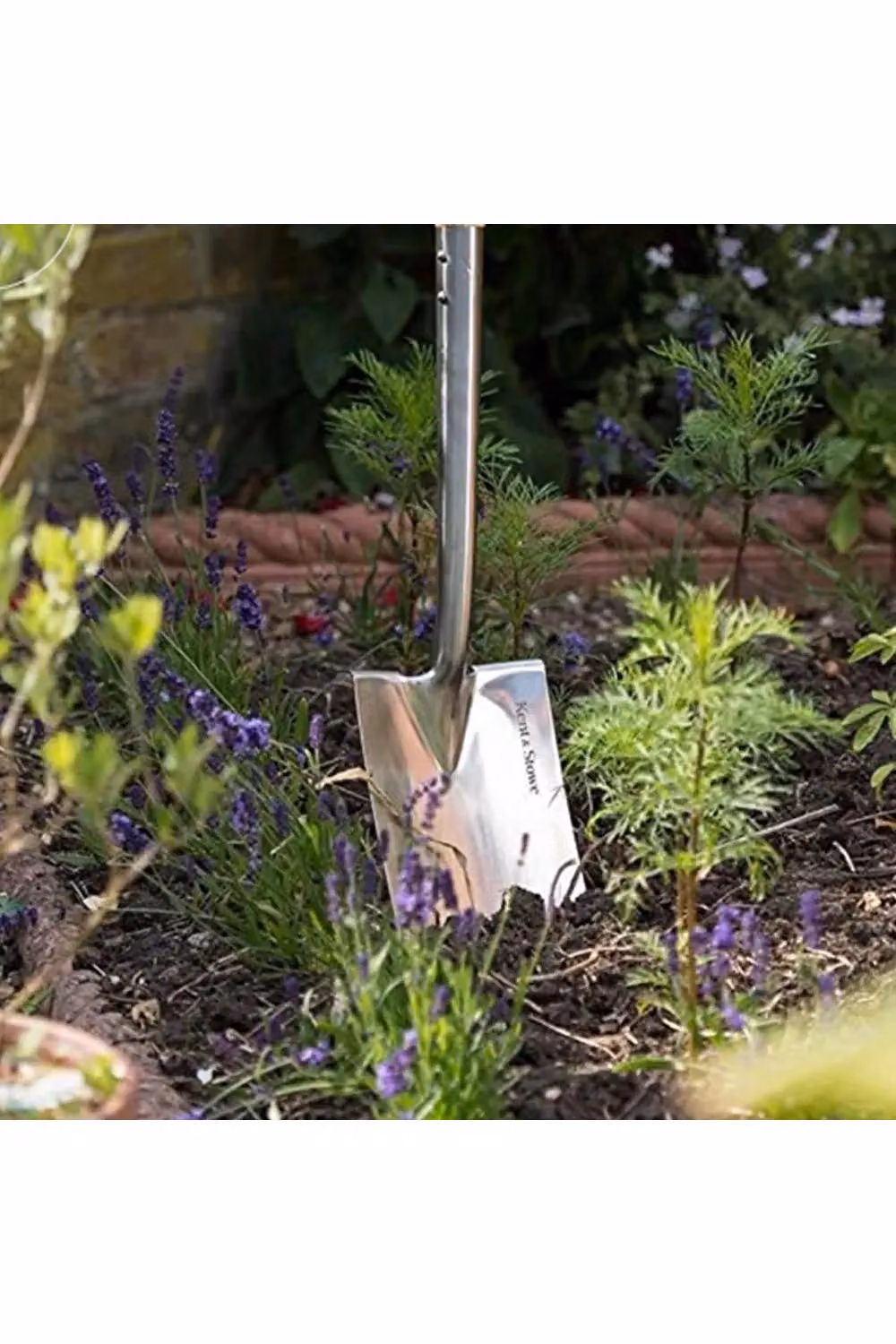 Kent & Stowe Stainless Steel and Wood Border Spade in Silver and Beige – 3