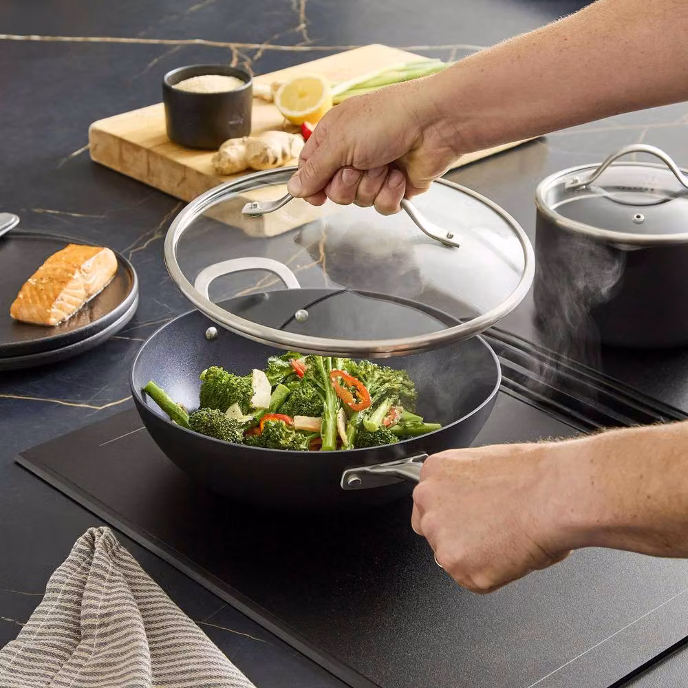 Morphy Richards Mastery 28cm Non-Stick Stir Fry Pan with Glass Lid, Black – 4