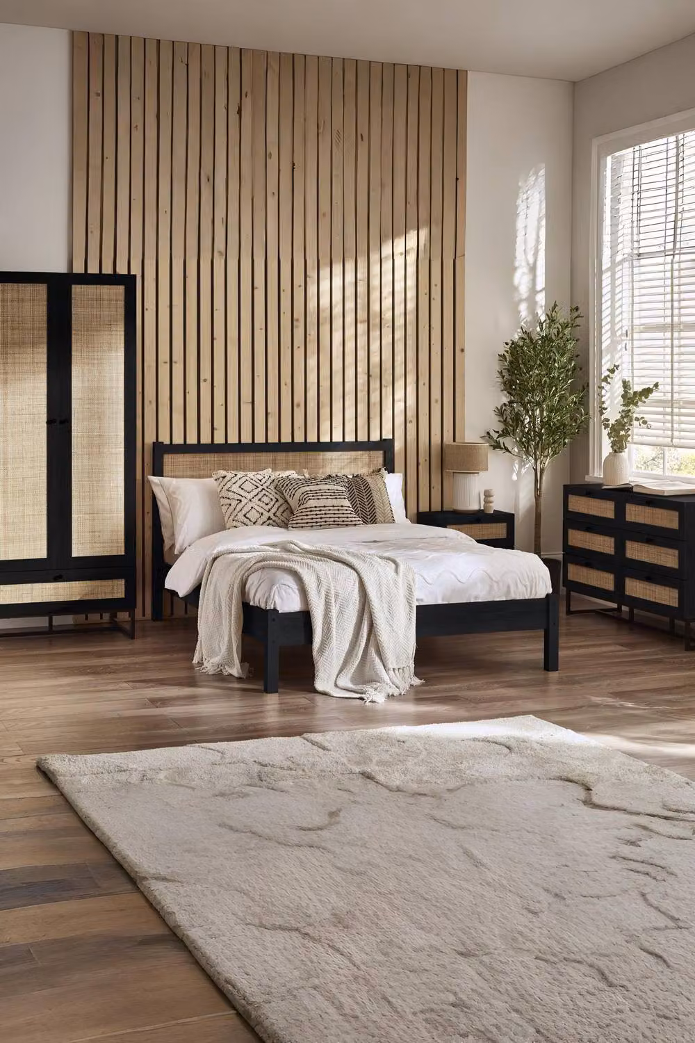 Julian Bowen Padstow Black Rattan Effect Solid Wood Double Bed Frame 140 x 200 cm – 2