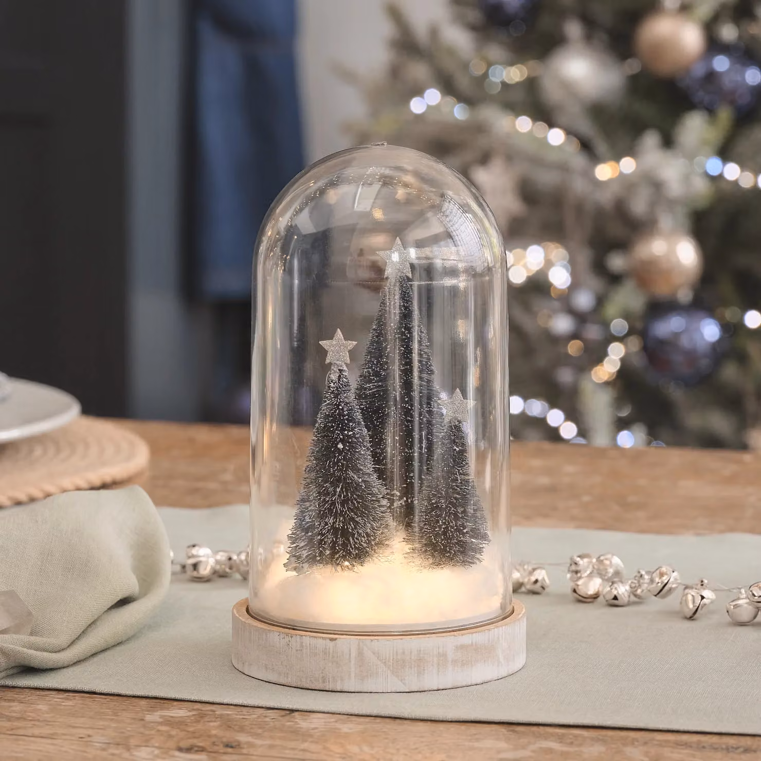 Lights4fun.co.uk Snowy Christmas Tree Light Up Bell Jar Decoration in White and Silver