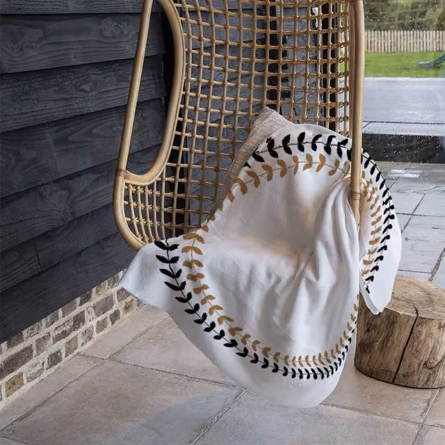 Benjamin Tate Design Greek Olive Tree Leaves Fleece Blanket in Black and Beige, W/D/H: 120 x 150 cm