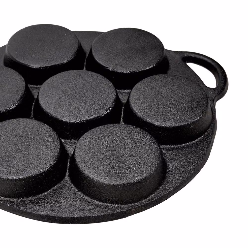 Living and Home Black Cast Iron 7-Hole Egg Frying Pan Skillet – 6
