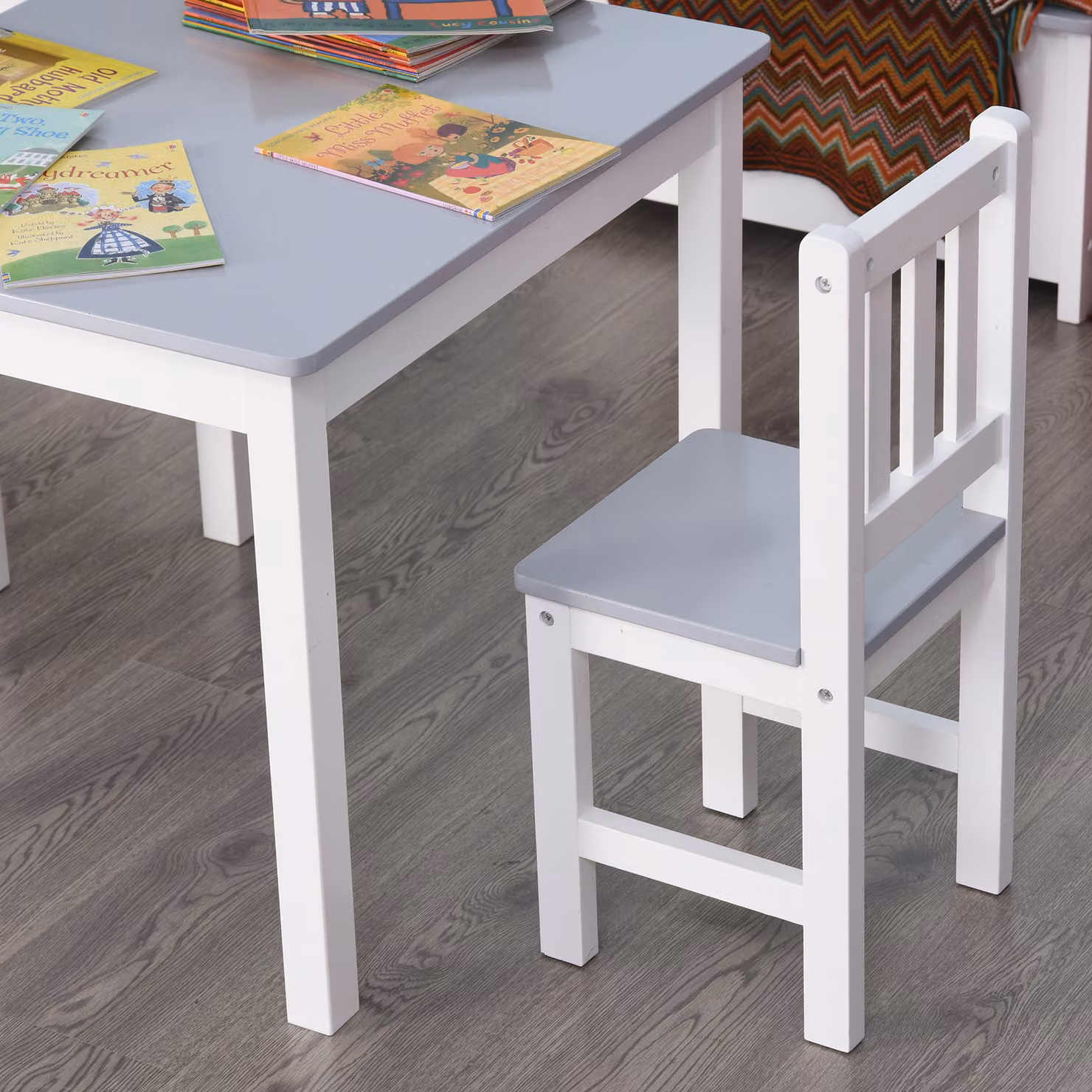 HOMCOM 3 Piece Childrens Table and 2 Chairs Set in Grey and White – 4