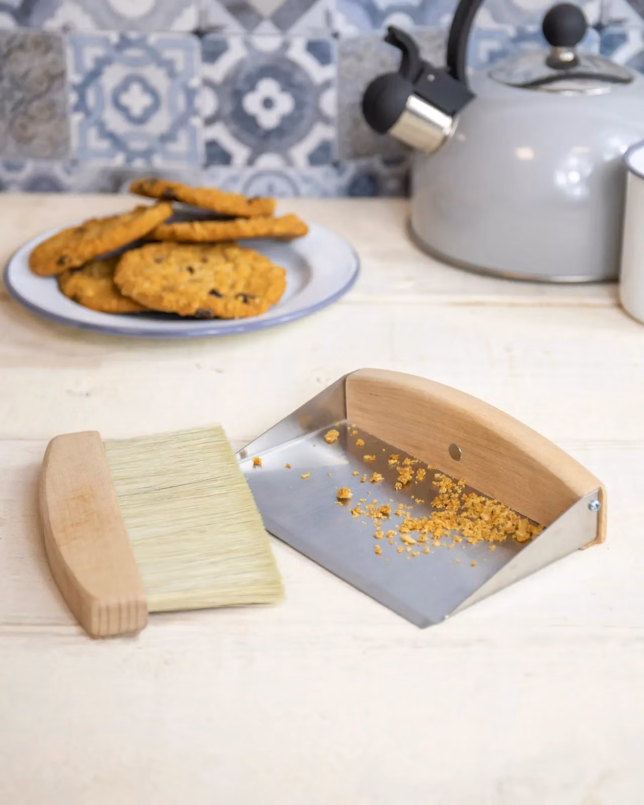 KitchenCraft Living Nostalgia Mini Dustpan and Brush Set in Grey or Brown, W/D/H: 16 x 11 x 14 cm – 4