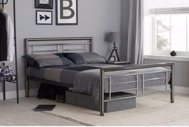 Birlea Montana Modern Metal Bed in Silver, W/D/H: 140 x 200 x 144.7 cm