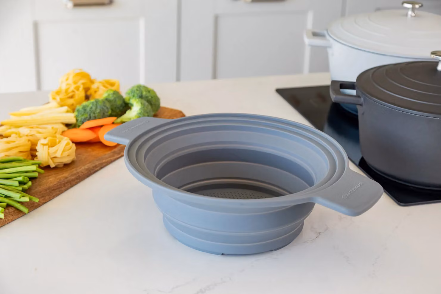 MasterClass Silicone Collapsible Two-in-One Steam Strainer and Colander with Handles, Grey – 7