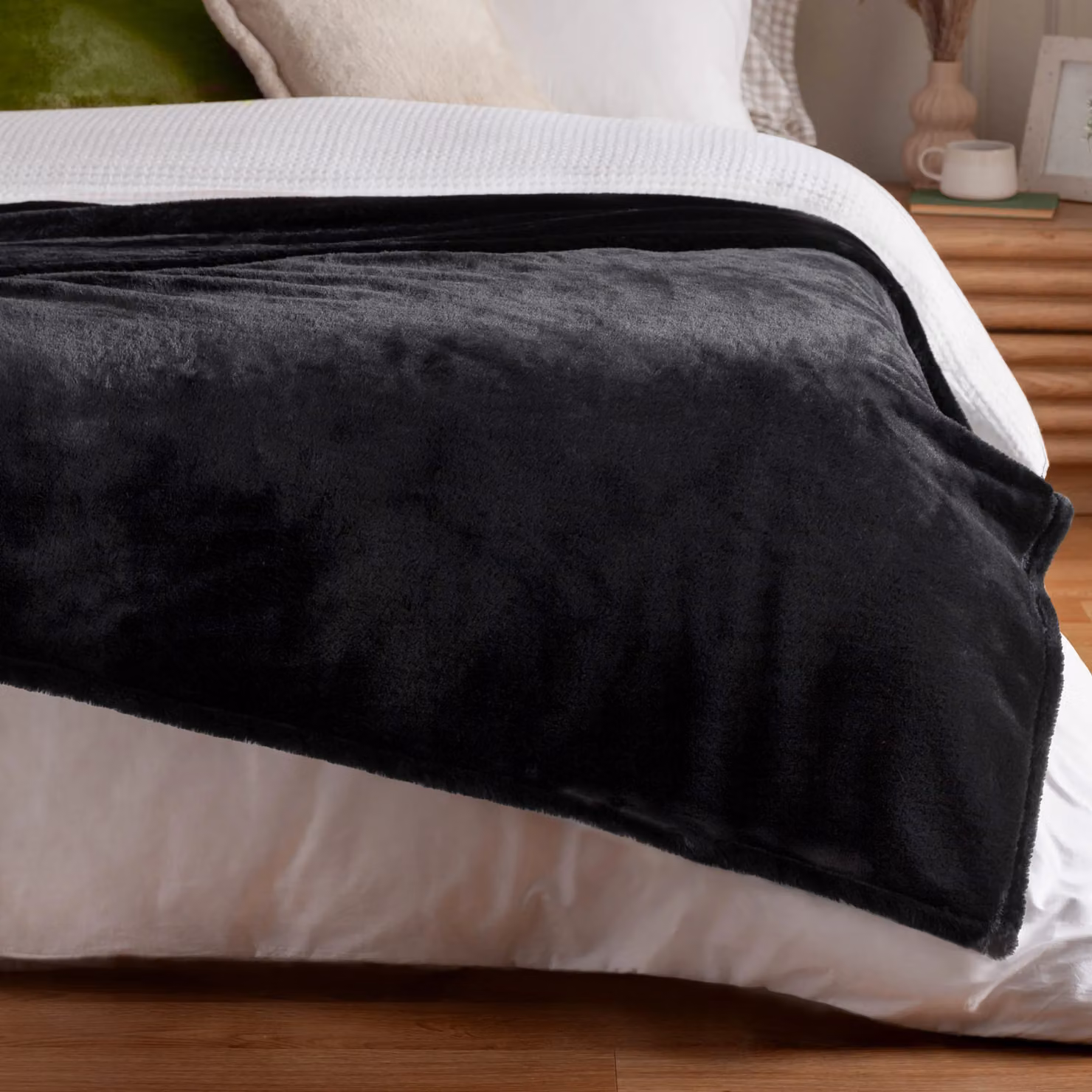 Riva Home Kallu Reversible Double-Sided Faux Fur Throw in Black, W/D/H: 130 x 180 cm – 4