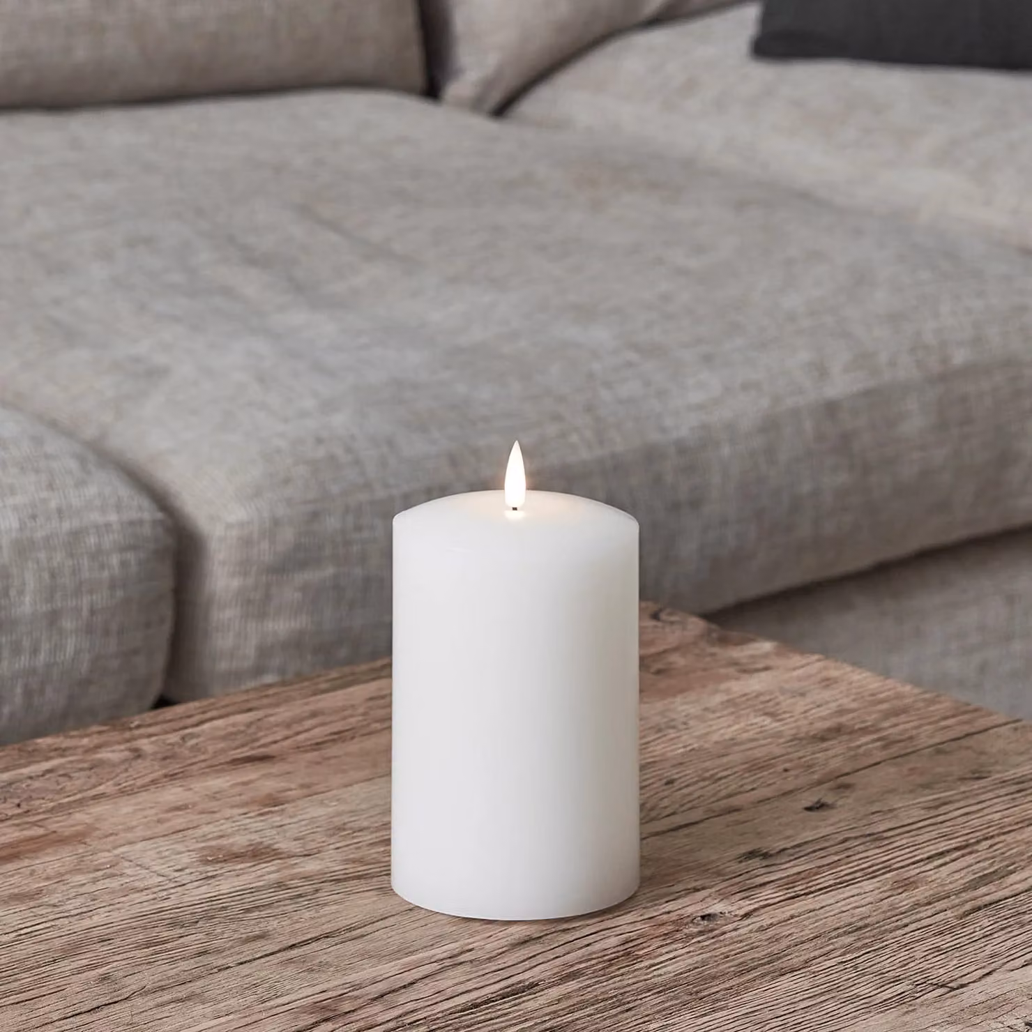 Lights4fun TruGlow White Chapel Pillar Candle with Remote Control, Flicker Effect and Timer, Height: 15 cm