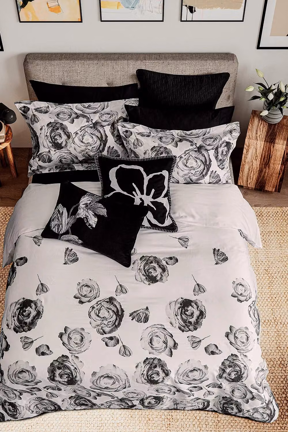 Ted Baker Mono Floral Cotton Percale Duvet Cover and Pillowcase Set in White, W/D/H: 200 x 200 cm – 3