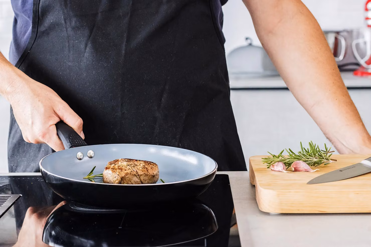 MasterClass Ceramic Non-Stick Aluminium Frying Pan, 28 cm, Black or Grey – 2