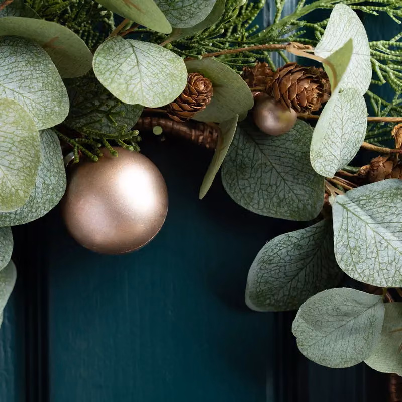 Scottish Everlastings Ltd Green Eucalyptus and Bronze Bauble Christmas Wreath, Diameter: 45 cm – 3