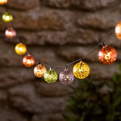Lights4fun 20 Warm White LED Moroccan Style Metal Sphere String Fairy Lights with Solar and USB Power, Black Cable, IP44 Rated for Outdoor Use – 1