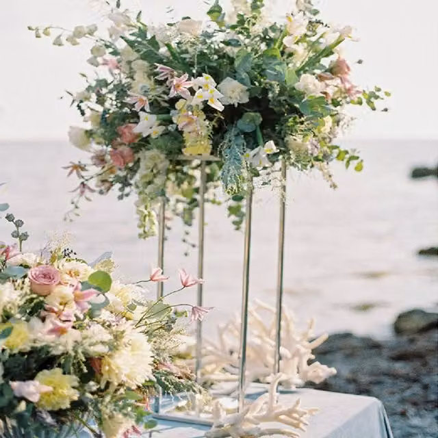 Livingandhome Silver and Grey Metal Tabletop Plant Stand for Wedding Garlands and Bouquets