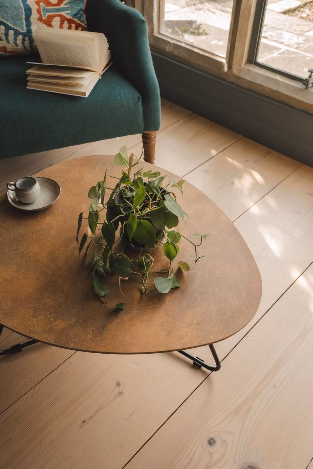 Statement Furniture Bergen Modern Nesting Coffee Table Set in Gold with Irregular Egg Shape Top, W78.5 x D68.5 x H32 cm – 2