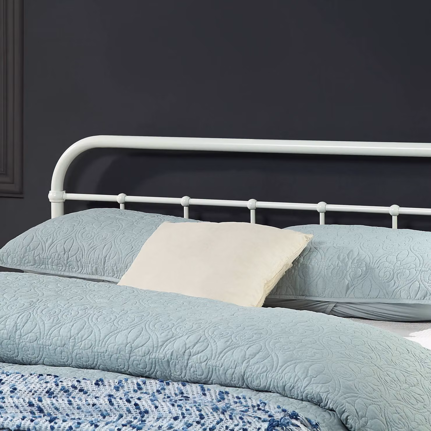 SlumberWorx Tewin Vintage Hospital Style Metal Bed Frame in White, W/D/H: 120 x 200 cm – 3