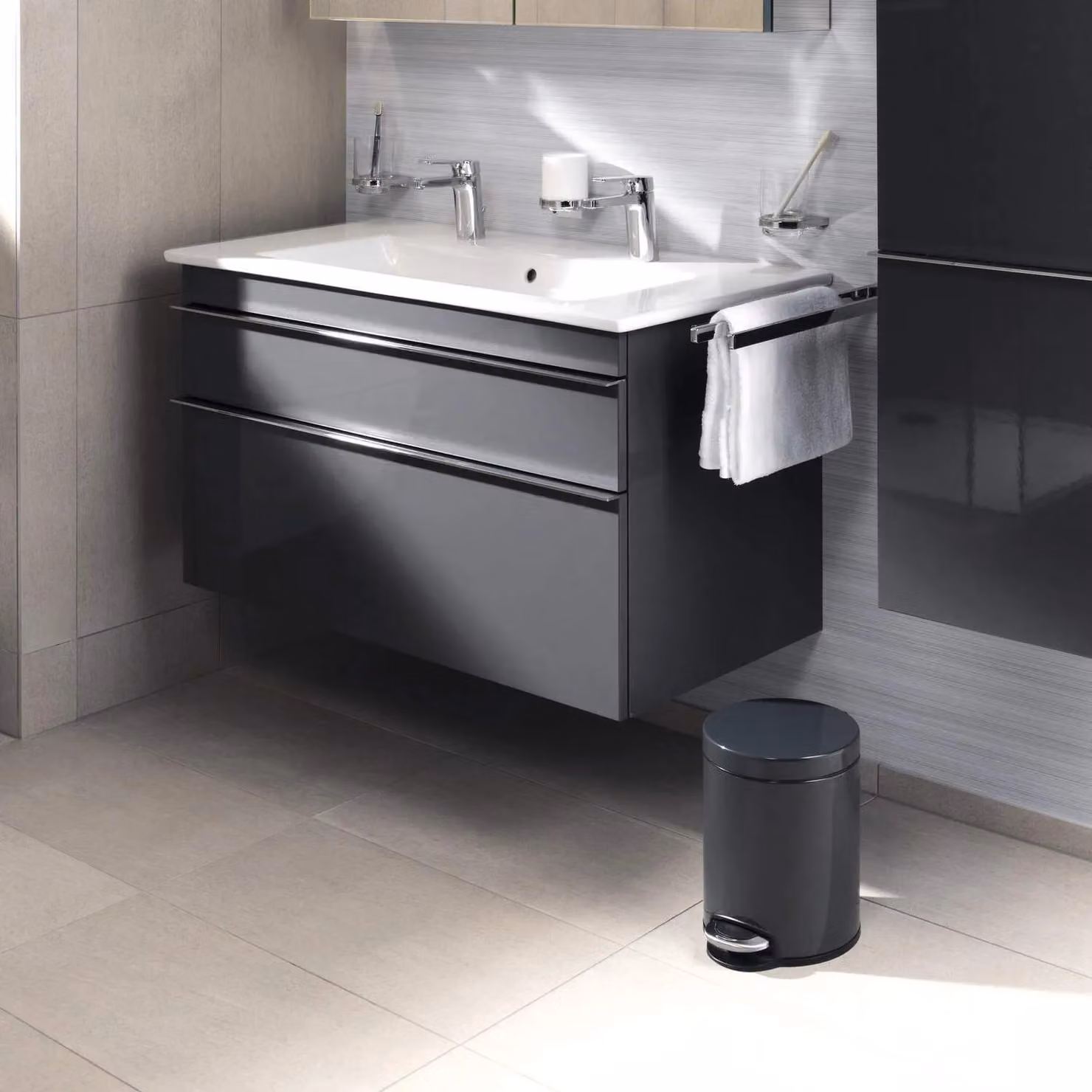 Durable Metal Round Pedal Bin with Soft-Close Lid and Removable Inner Bucket, Anthracite Grey, 12l – 8