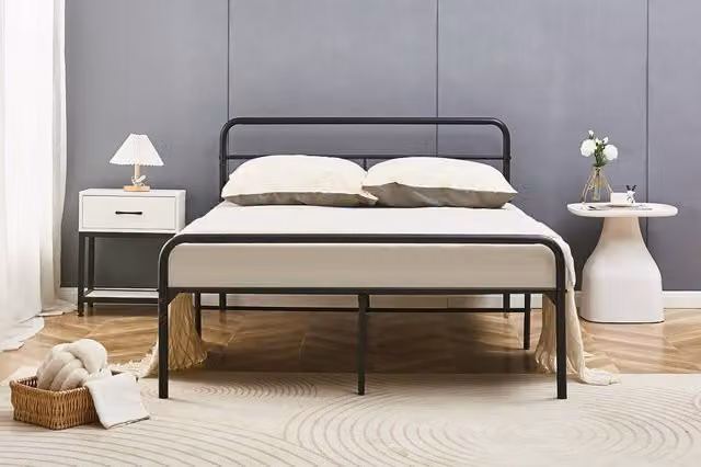 Crazy Price Beds Ltd Eva Black Metal Bed Frame with Curved Headboard, W/D/H: 140 x 200 cm