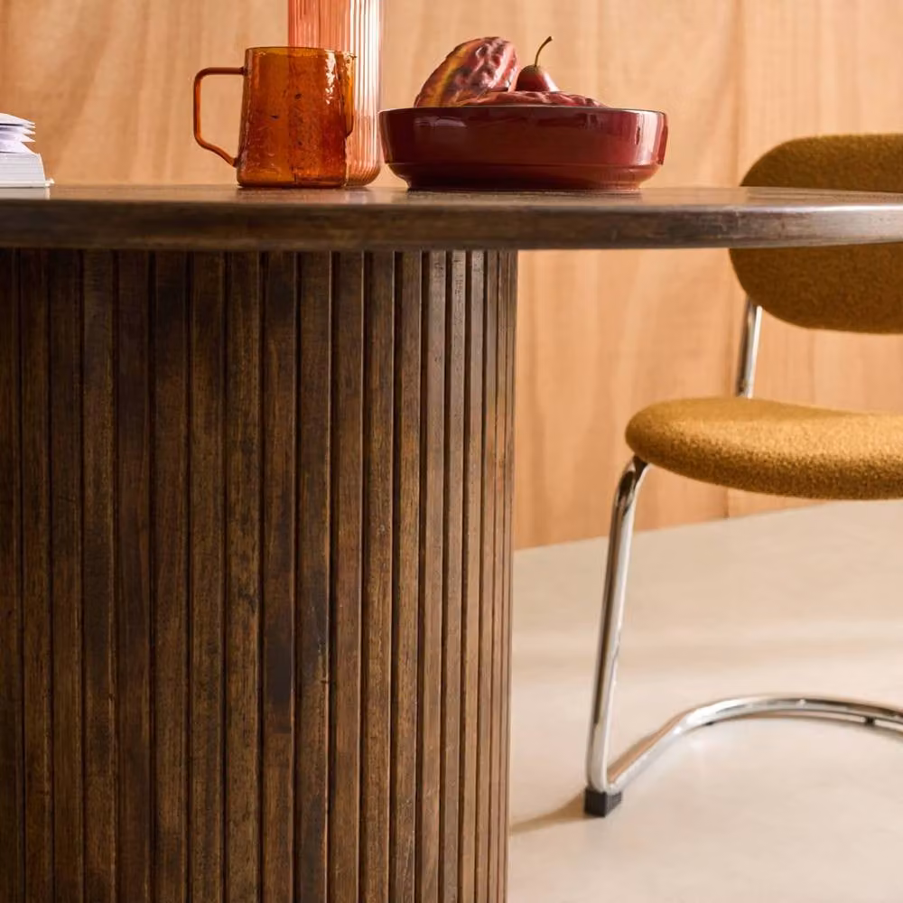 sweeek Round Rubberwood and Oak Veneer Dining Table with 4 Seats in Dark Brown, Diameter: 115 cm, Height: 71 cm – 4