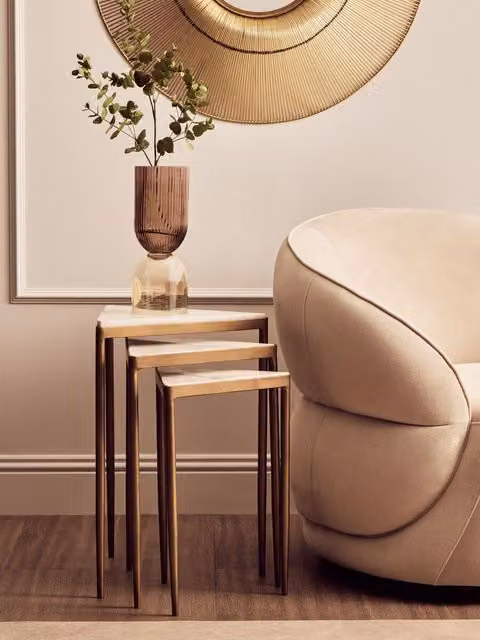 Orsina Nest of 3 Triangular White Marble and Gold Metal Side Tables – 1