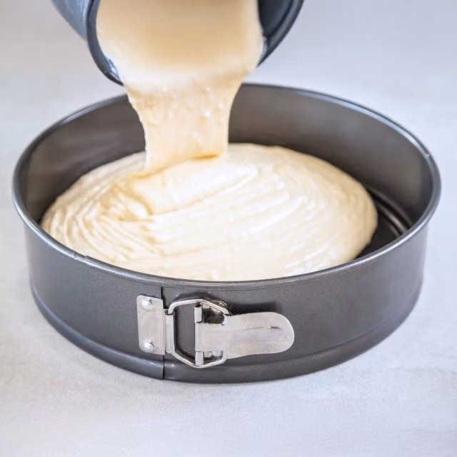 MasterClass Non-Stick Carbon Steel Round Springform Cake Pan, Grey, Diameter: 25 cm