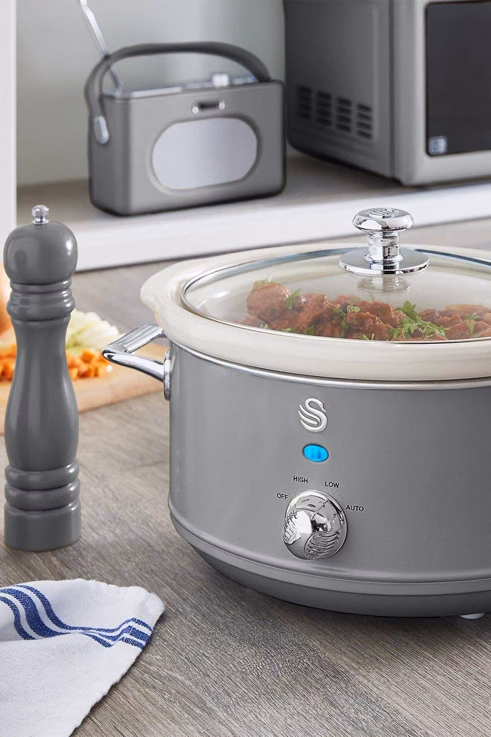 Swan Retro Slow Cooker with Keep Warm Function and Dishwasher Safe Parts, 3.5L, 200W, Grey – 7