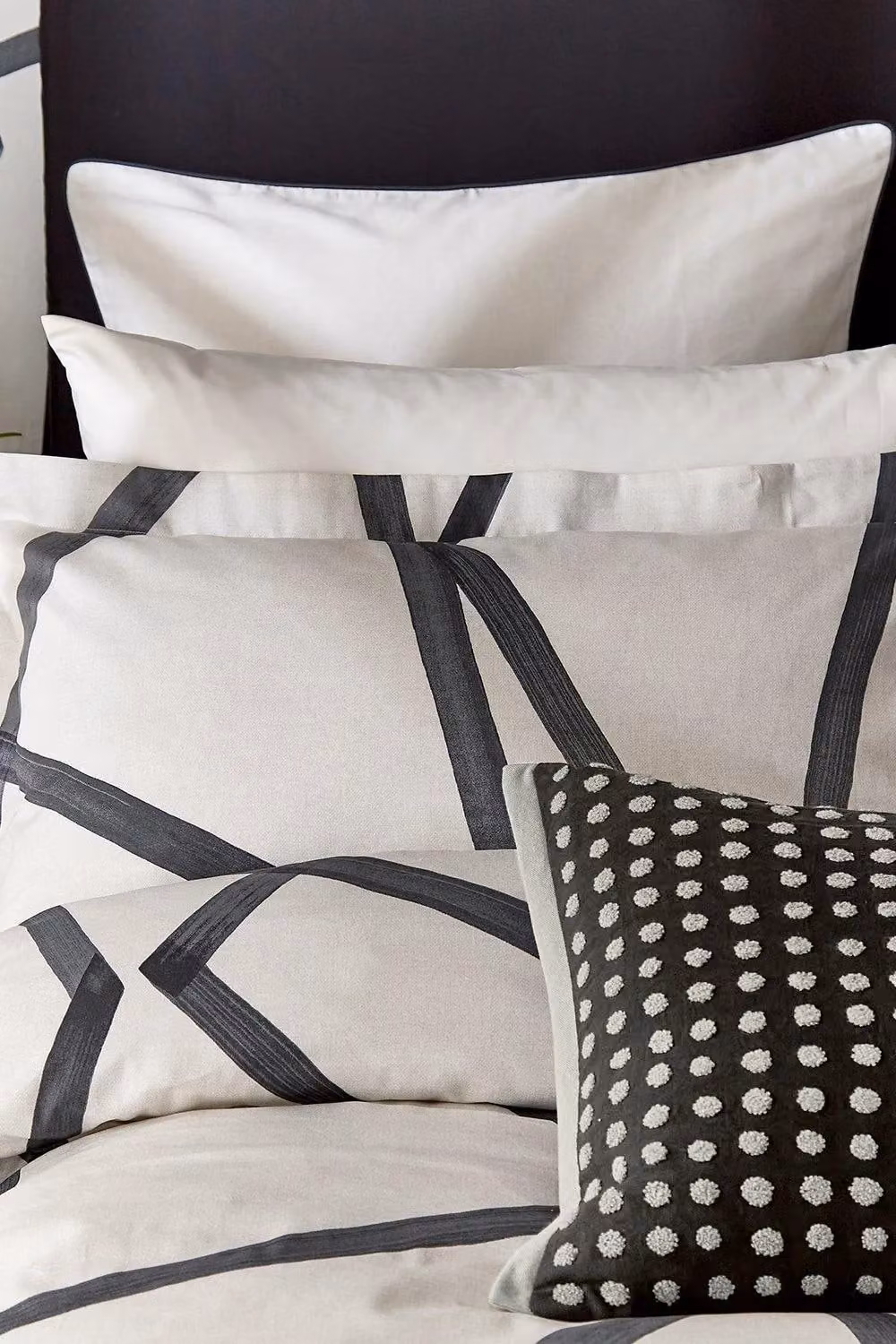 Harlequin Sumi Square Pillowcase in Beige, Anthracite and Grey – 1