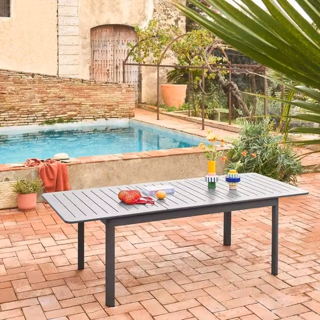 Sweek 8-Seater Extendable Aluminium Garden Table in Matt Dark Grey