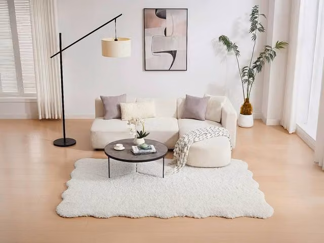 Vente-unique Nerida Long Pile Shaggy Rug with Wavy Edges in White, W/D/H: 200 x 290 x 3.8 cm – 1