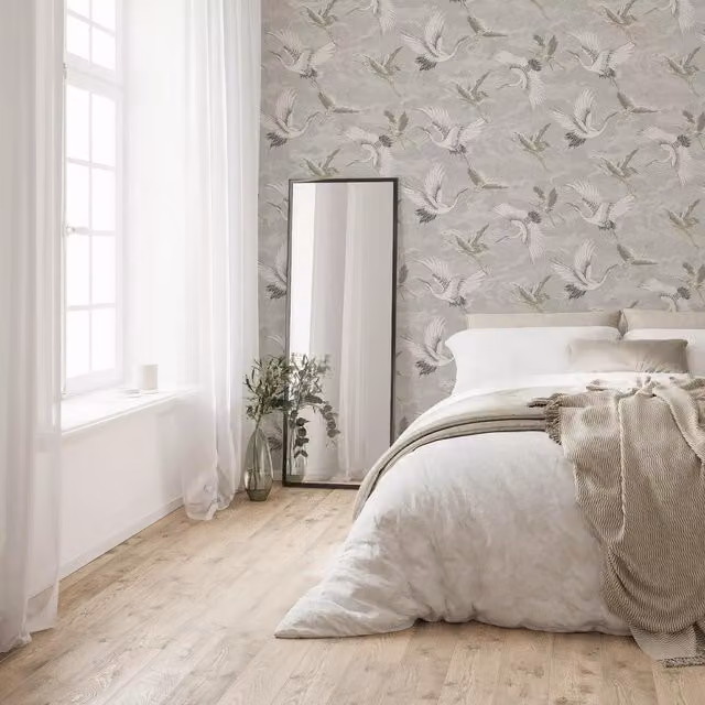 Sublime Kranes Floral Oriental Botanical Wallpaper in White, Beige and Gold, Width: 52 cm