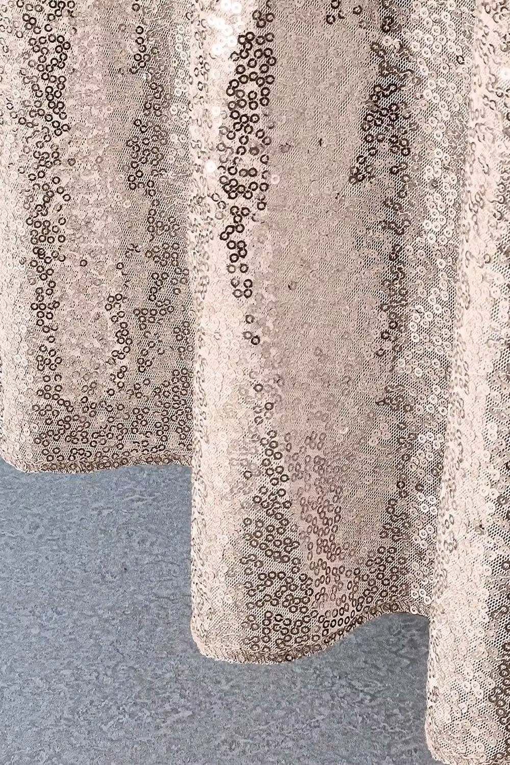 Neel Blue Round Sequin Tablecloth in Rose Gold, Diameter: 228.6 cm