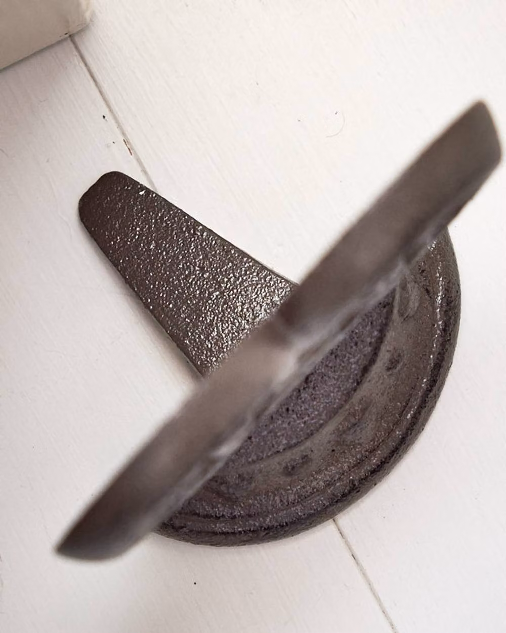Dibor Vintage Style Antique Cast Iron Scrolled Heart Door Stopper in Brown – 3