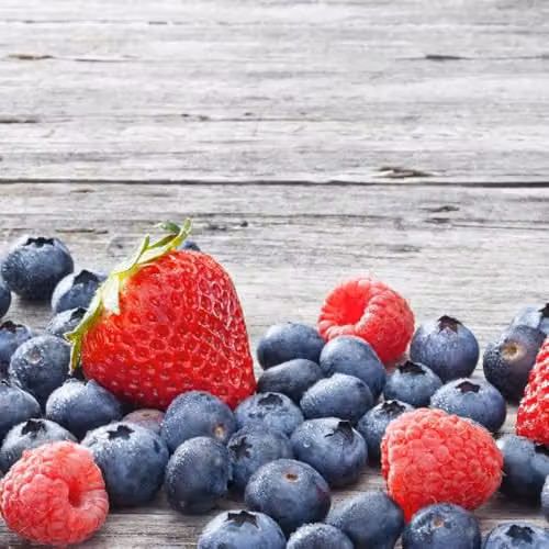 Thompson and Morgan Hardy Summer Flowering Fruit Plant Mix with Raspberry, Strawberry and Blueberry in 9cm Pots – 2