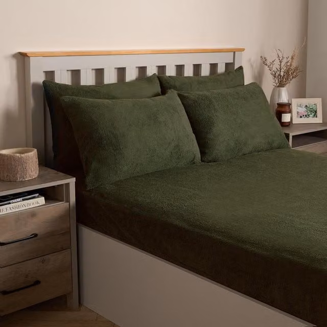 Brentfords Pack of 4 Teddy Fleece Pillowcases in Green, W: 50 cm x H: 75 cm