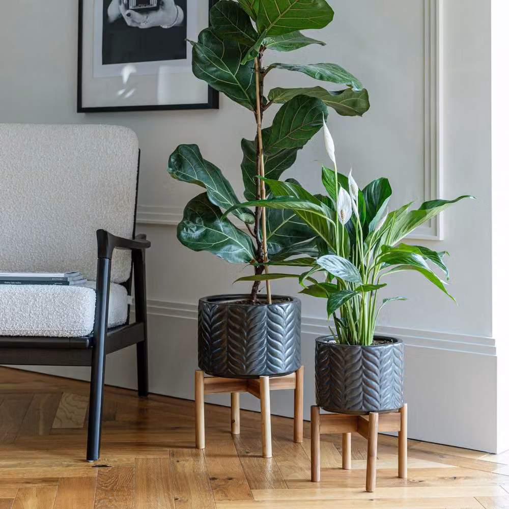 Lemon Pavilion Furniture and Decor Aspen Chevron Geometric Planter in Grey Ceramic and Wood, W: 22 cm, D: 22 cm, H: 34 cm – 3