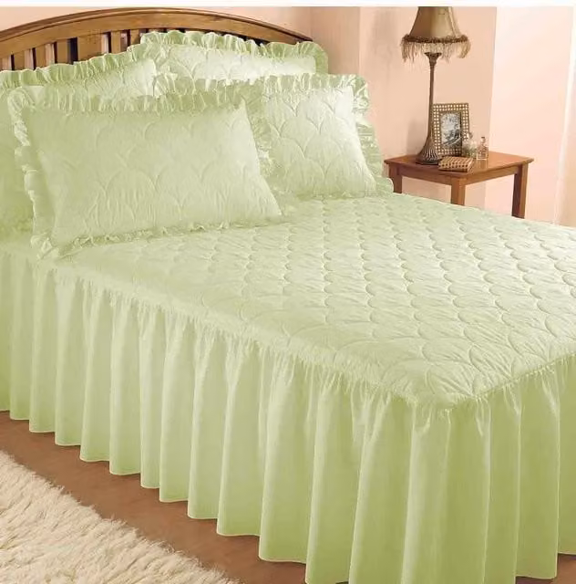 Chums Plain Quilted Polyester Bedspread in Green