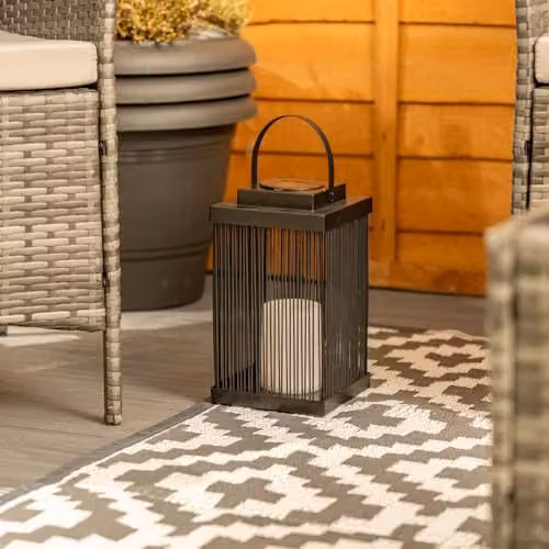 ValueLights Solar Powered Candlelight Table Lamp in Black Metal, W/D/H: 15.0 x 15.0 x 26.5 cm