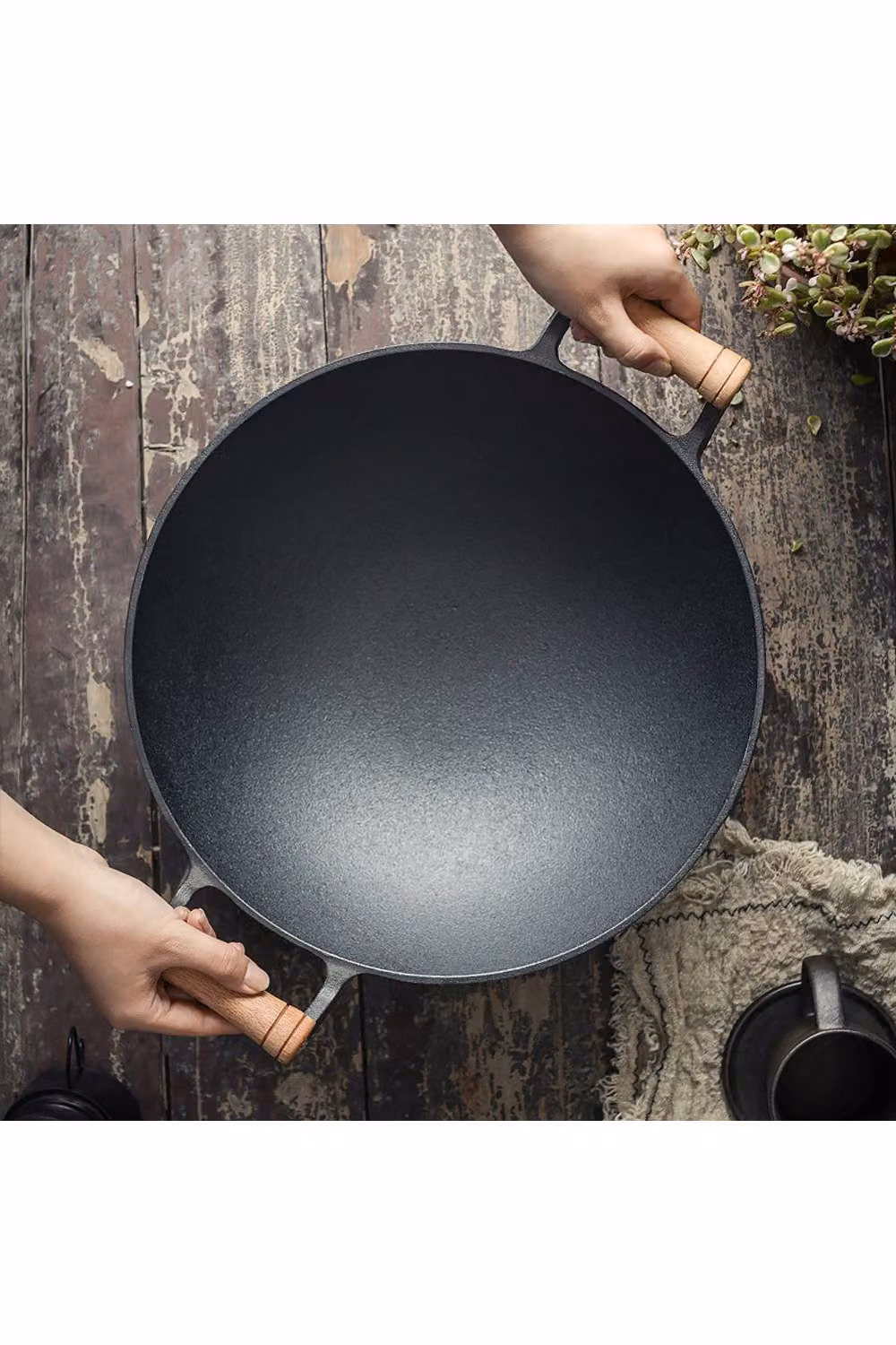 Living and Home Uncoated Cast Iron Round Wok in Black, Diameter: 36 cm – 2