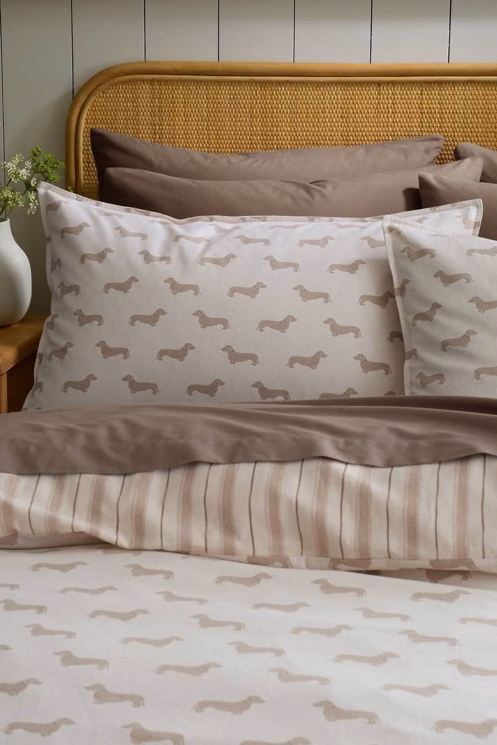 Emily Bond Brushed Peggy Dachshund Reversible Cotton Duvet Cover Set in Beige, W/D/H: 140 x 200 cm – 2