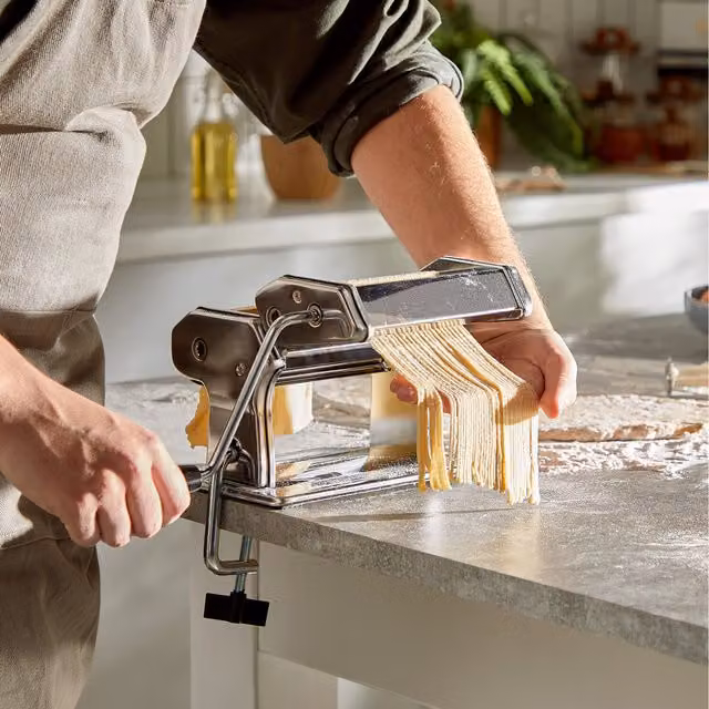VonShef Manual Pasta Maker in Silver for Spaghetti, Tagliatelle, Fettuccine, Lasagne and Ravioli