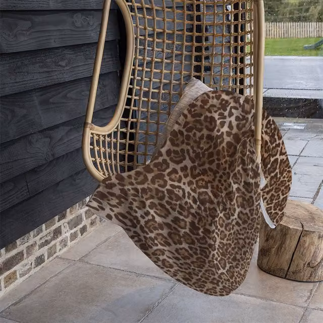 Benjamin Tate Design Leopard Print Fleece Blanket in Brown and Beige, W/D/H: 120 x 150 cm