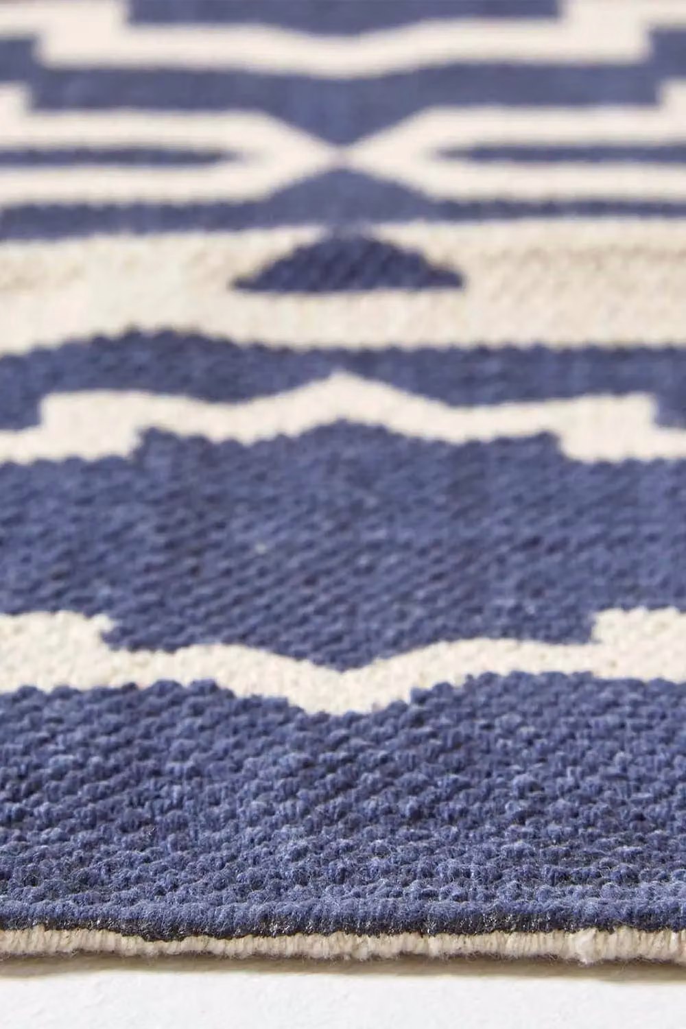 Homescapes Halmstad Geometric Printed Cotton Rug in Blue and White, W: 120 cm, L: 170 cm – 4