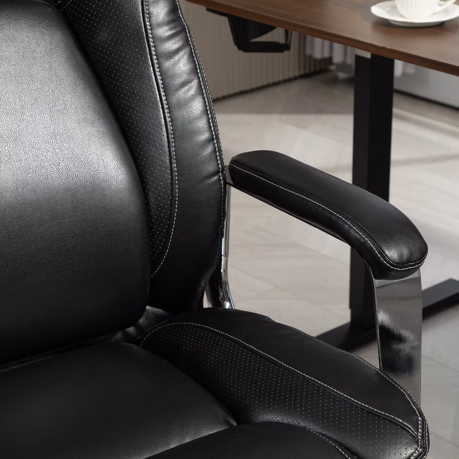 HOMCOM Ergonomic Heavy Duty Office Chair in Black Faux Leather with Tilt Function and Adjustable Height – 6