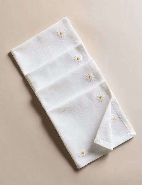 M&S Set of 4 White Floral Pure Cotton Daisy Napkins