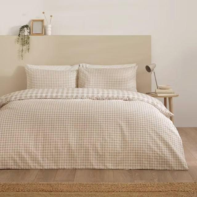 Catherine Lansfield Bamford Gingham Check Reversible Duvet Cover Set in Beige, W/D/H: 140 x 200 cm – 1