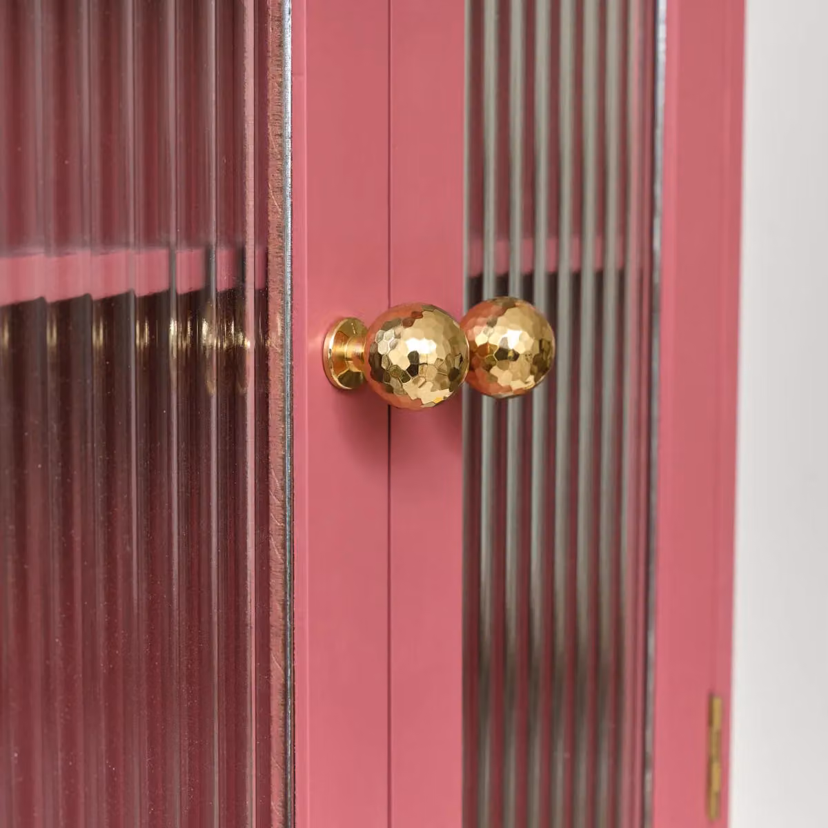 Melody Maison Raspberry Pink Reeded Glass Wall Cabinet in Dark Pink – 2
