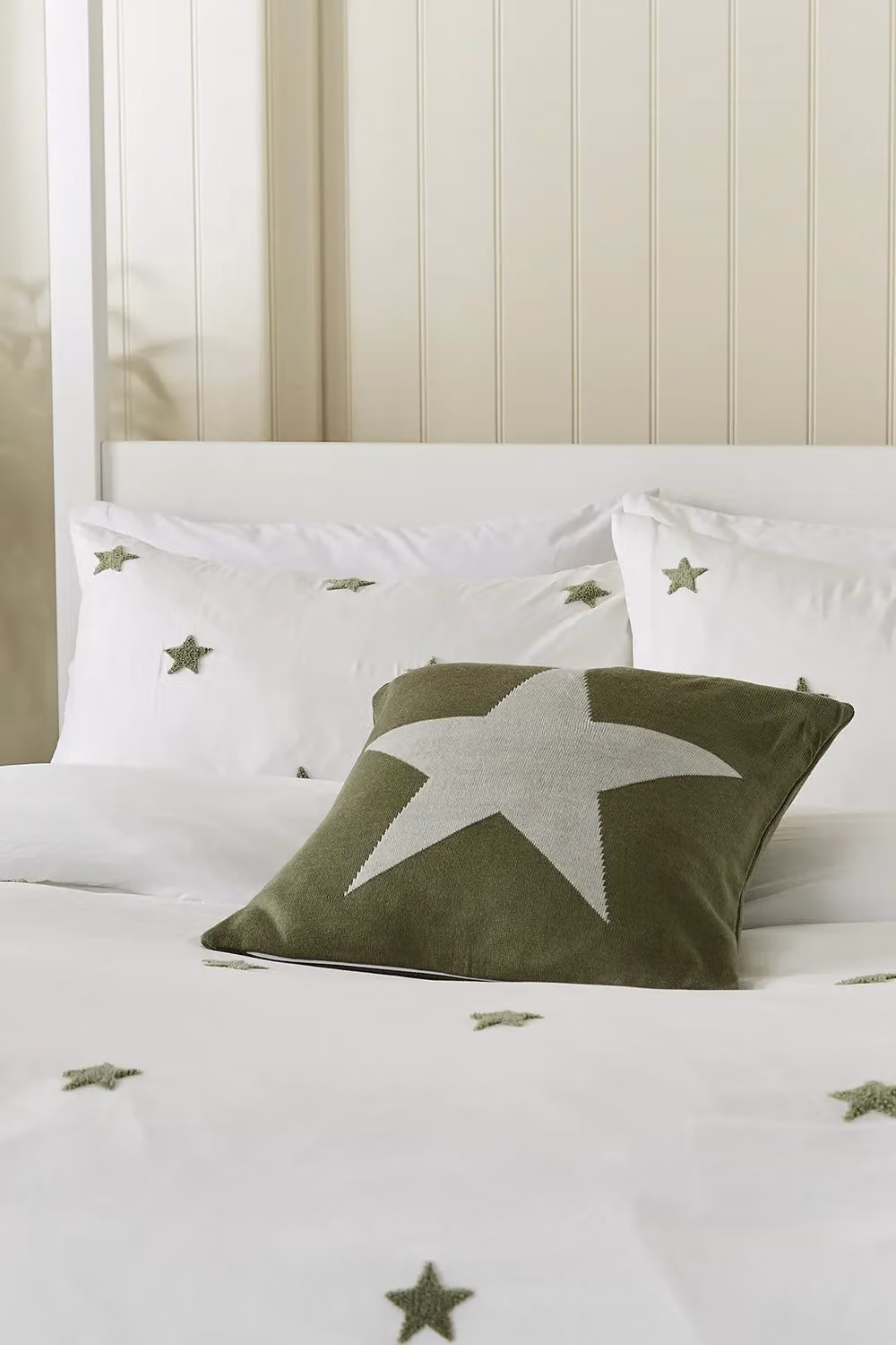 Helena Springfield Star Knit Square Cushion in Green, W/D/H: 45 x 45 x 45 cm – 2