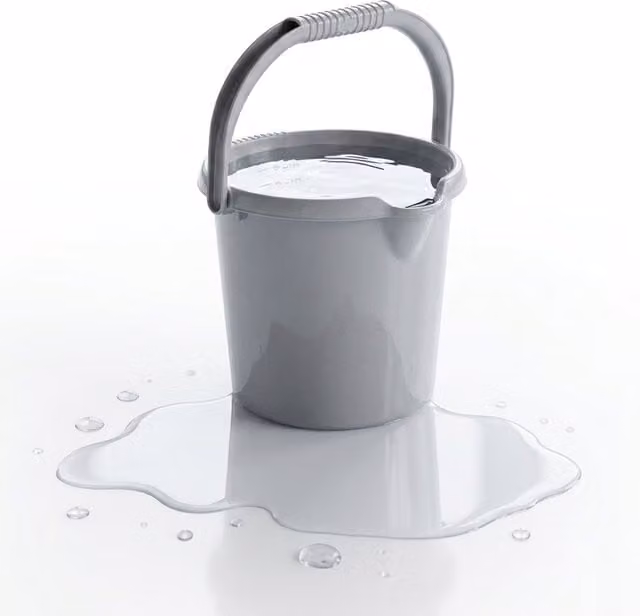 Storm Trading Group Grey Plastic 5L Bucket with Handle, Spout and Graduated Capacity Markers