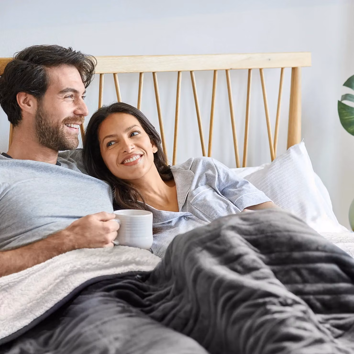 Cosi Home Fleece and Sherpa Electric Heated Throw in Grey – 2