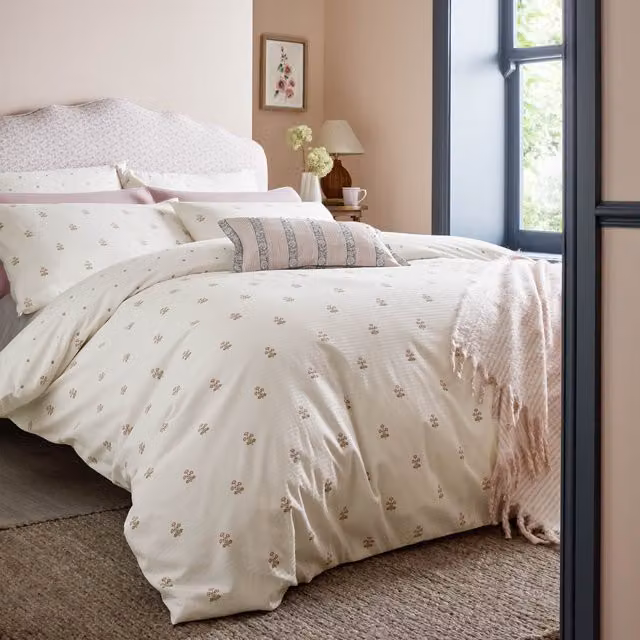Laura Ashley Harthill Daisy Cotton Seersucker Duvet Cover Bedding Set in Raspberry Pink and White Floral Design