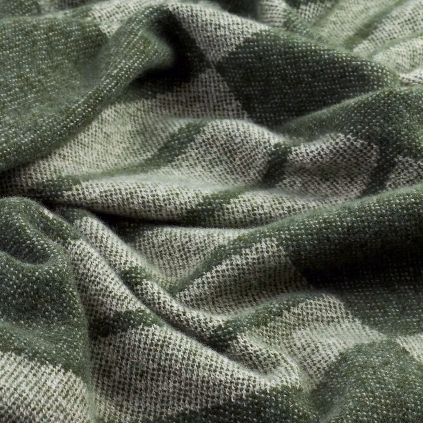 Yard Harlech Woven Reversible Geometric Throw in Green, W: 130 cm, L: 180 cm – 3